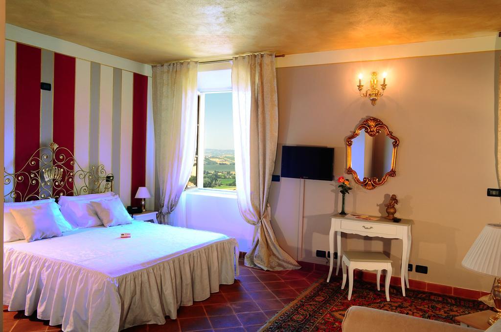 La Foresteria Del Castello - Wellness Hotel In Dimora Storica CastellʼAlfero Pokoj fotografie